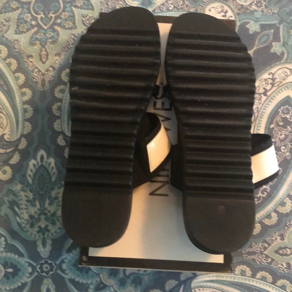 Sandals - Picture 4 of 5